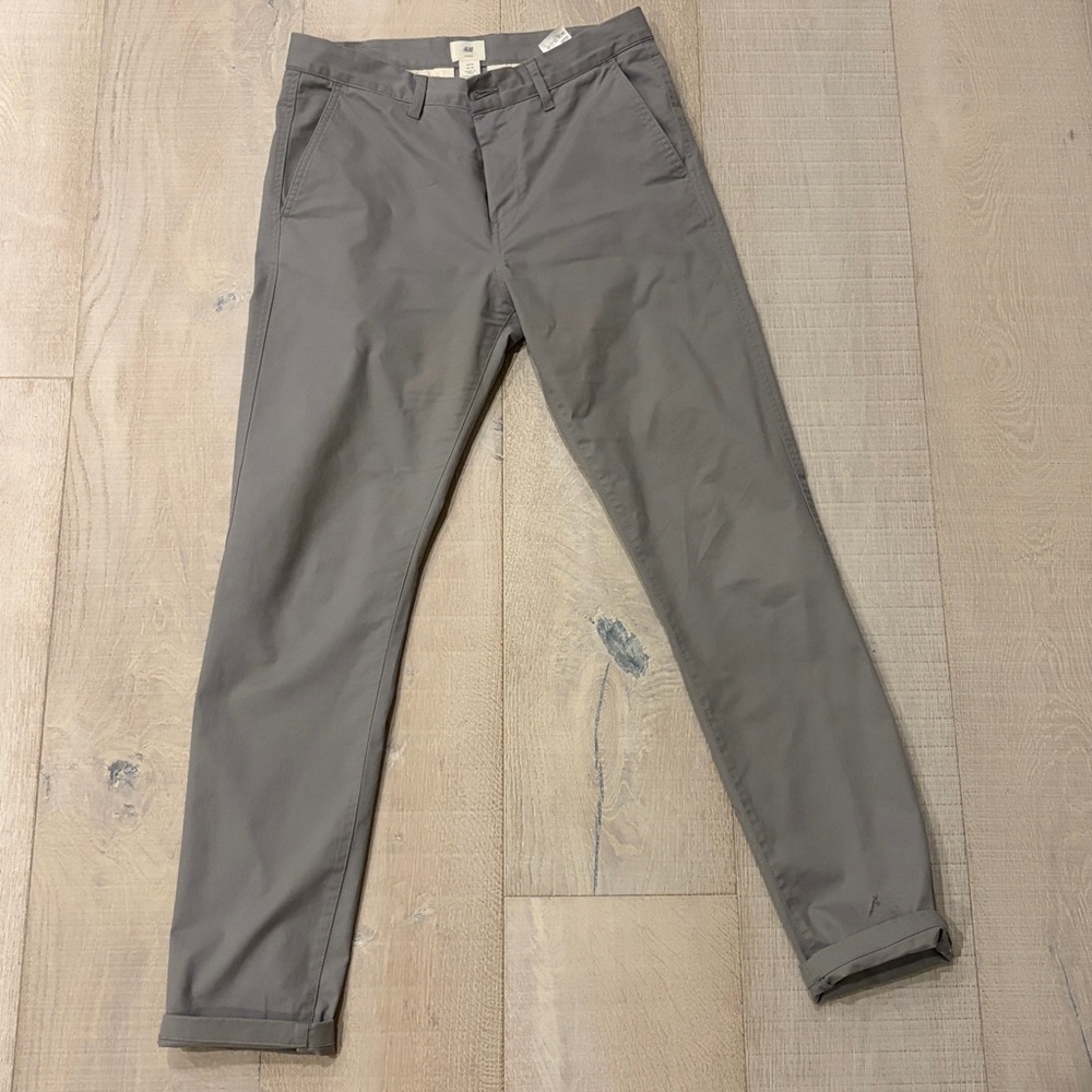H&M SLIM-FIT COTTON CHINOS. Light Grey